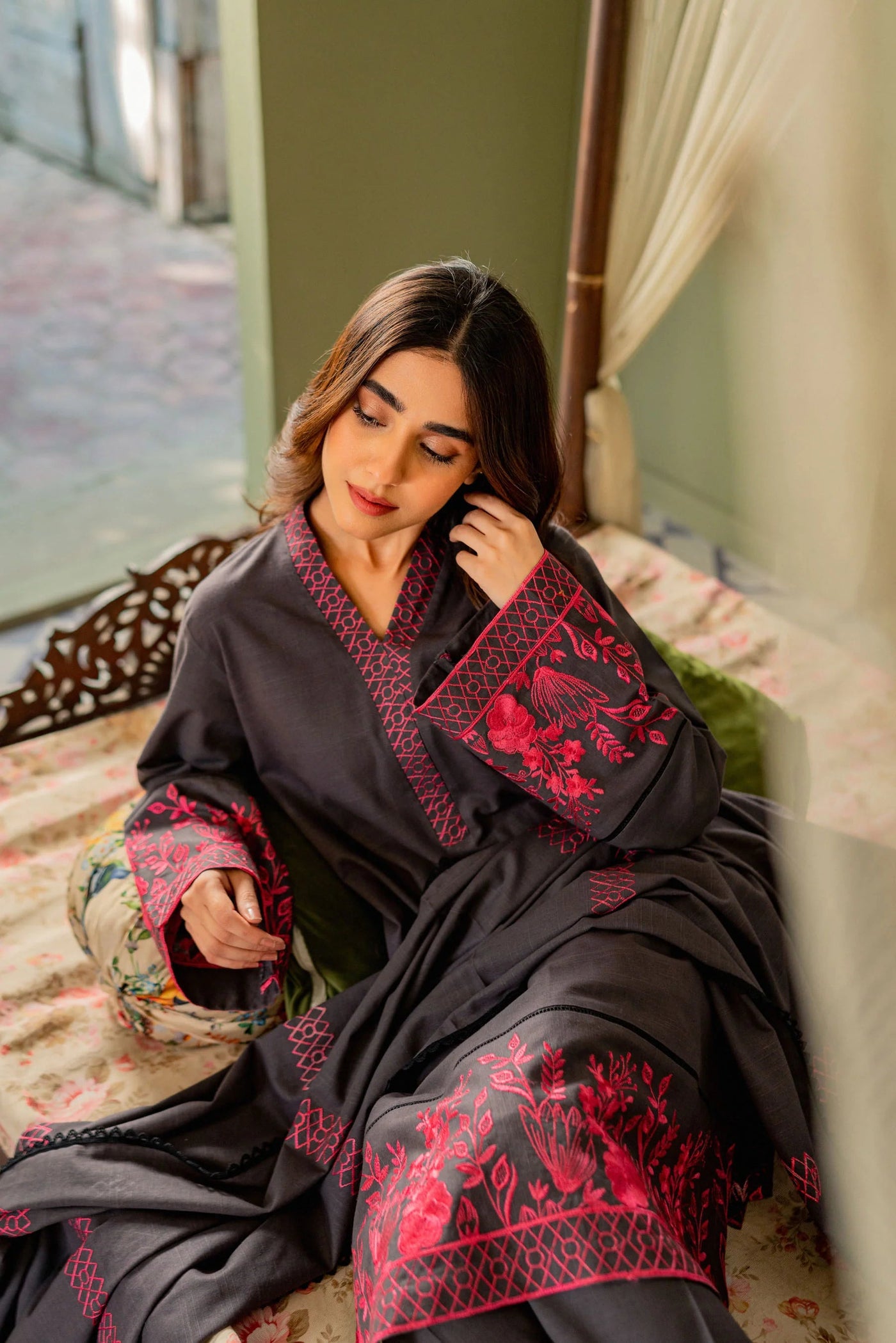 BAROQUE- 3PC Dhannak Embroidered Suit with Dhanak Embroidered Shawll- IB-5013